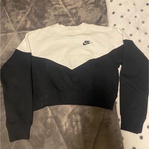 Black and white Nike cropped longsleeve/sweatshirt size medium